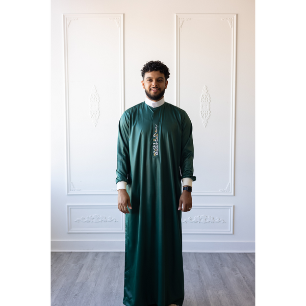 Saudi Collar Caligraphy Design - (White & Garnet Green)
