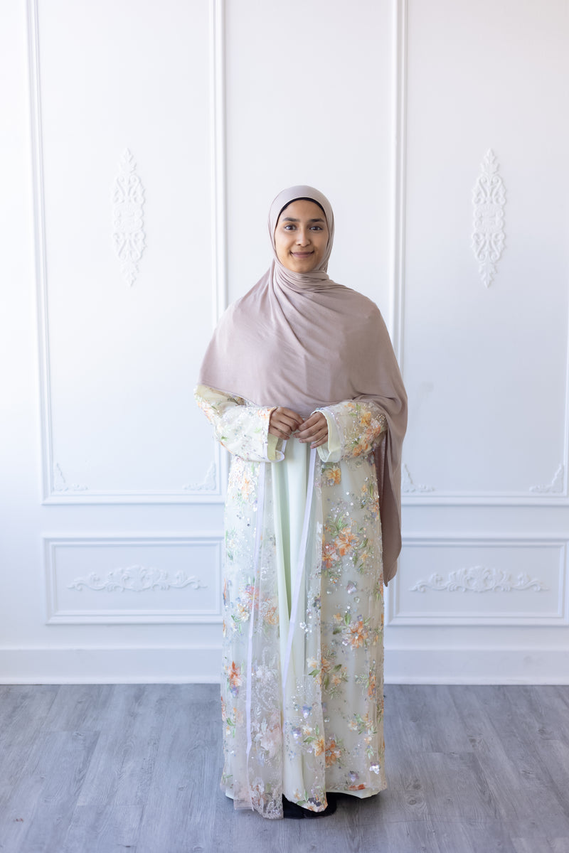 Aurora Bloom Glam Abaya – Creamy Bluff