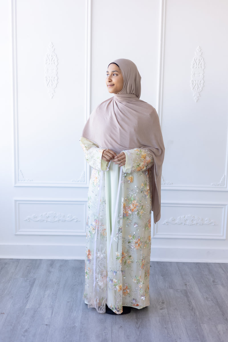 Aurora Bloom Glam Abaya – Creamy Bluff