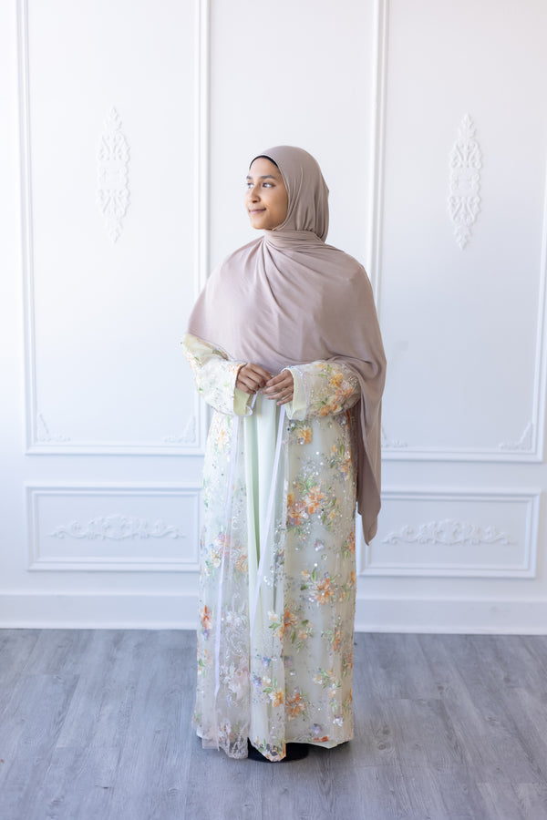 Aurora Bloom Glam Abaya – Creamy Bluff