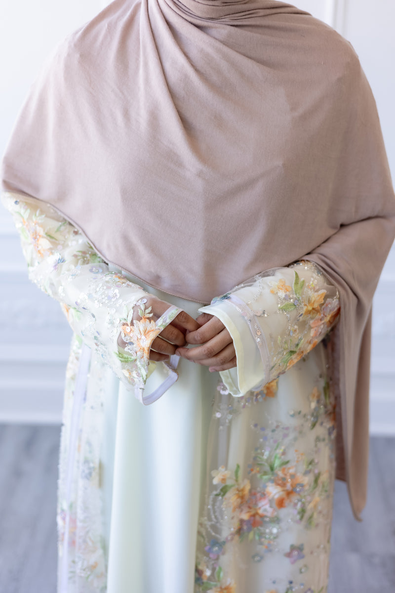 Aurora Bloom Glam Abaya – Creamy Bluff