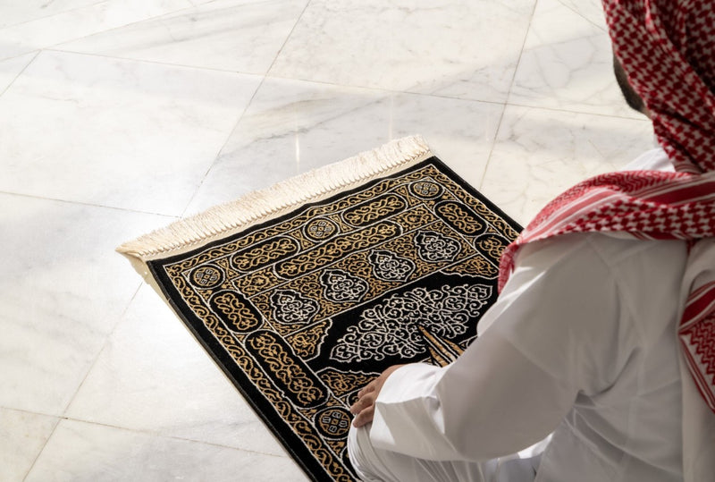 Al Rawdah Kaaba-Inspired Premium Prayer Mat – Bab Al Kaaba (Black and Gold)  13mm